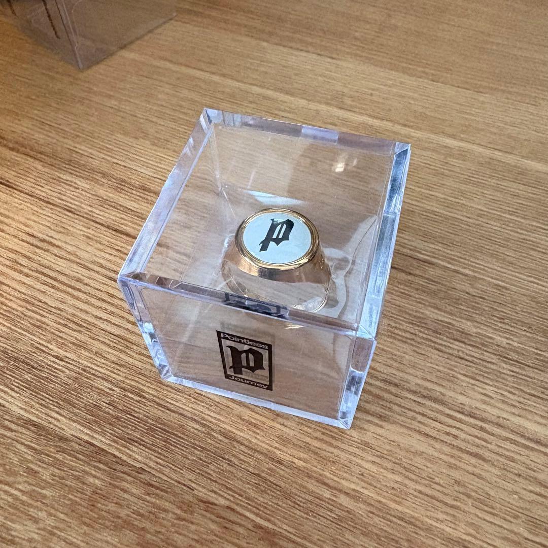 アクセサリー POINTLESS JOURNEY TOY RING \"P\" - WHITE