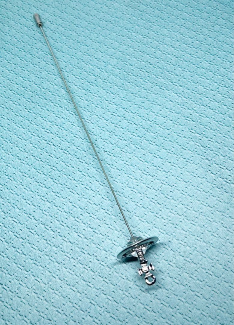 VivienneWestwoodロング ピンブローチ グラスカット クリスタル