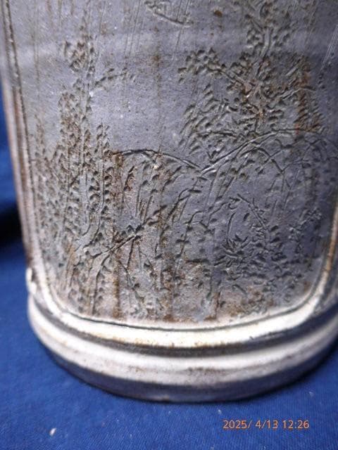 貴重です。格調高い王維の有名な漢詩と山水画が描かれている