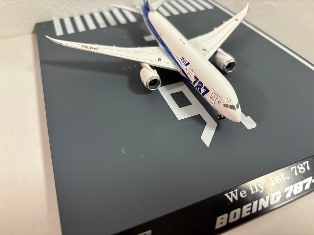 完成品】ANA787-8 滑走路付き 1/400
