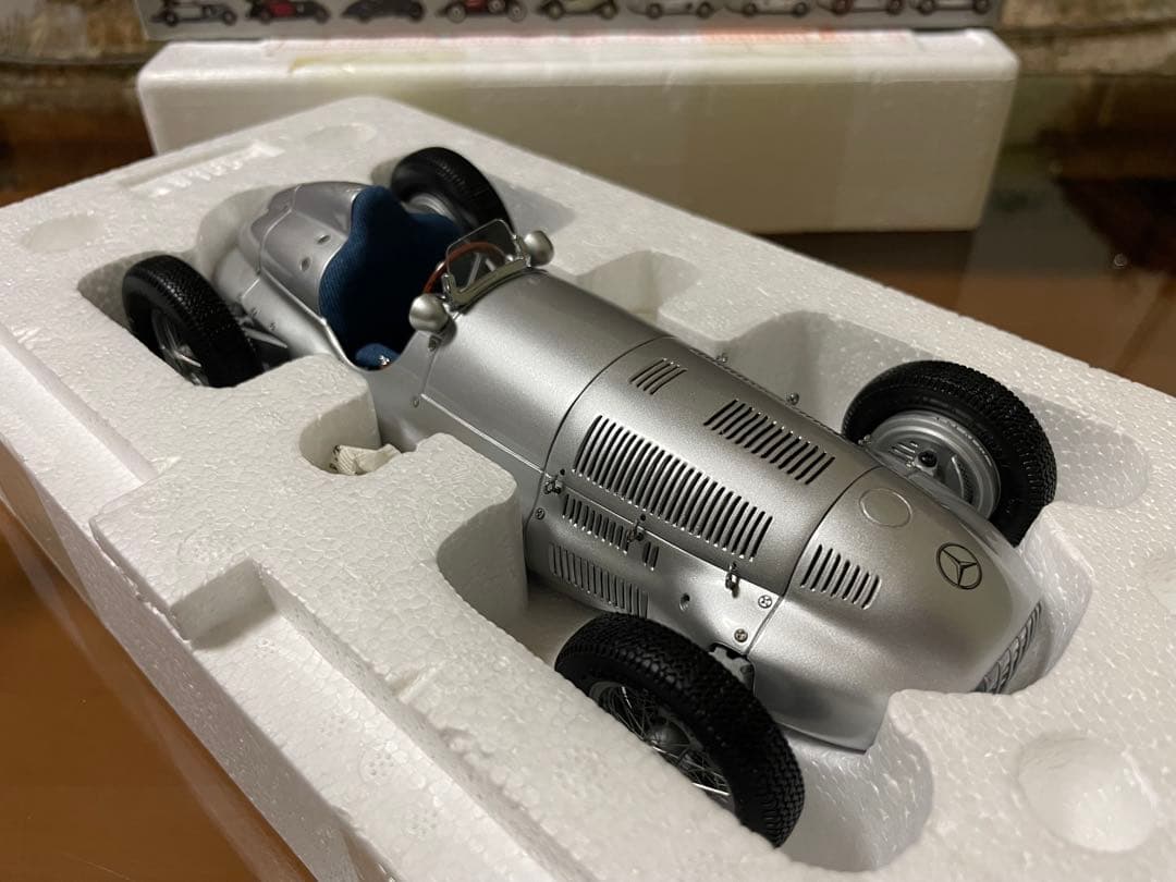 価格変更1/18 CMC メルセデス・ベンツW165 1939年 未展示品