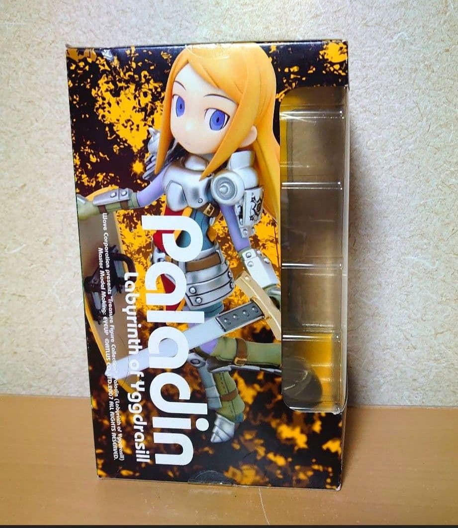 トレジャーフィギュアコレクション 世界樹の迷宮 パラディンの女の子