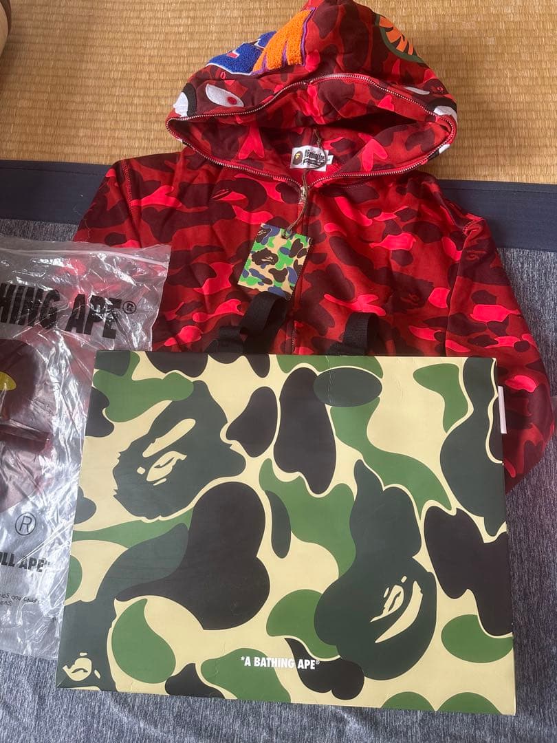 BAPEエイプシャークパーカー