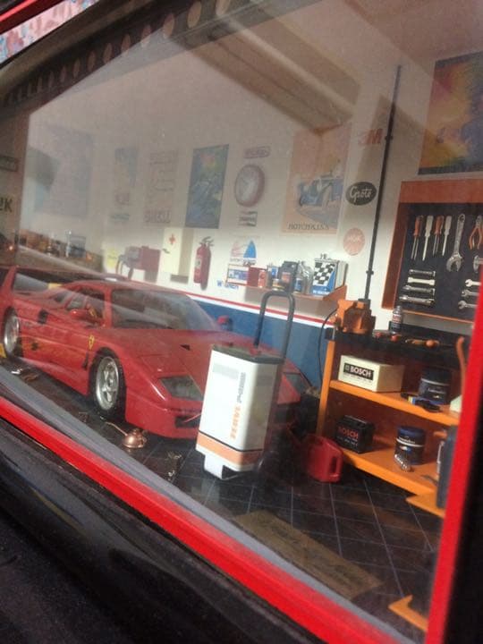 フェラーリ F40 ダイキャスト 注意 木製の枠が一部破損。 Yahoo