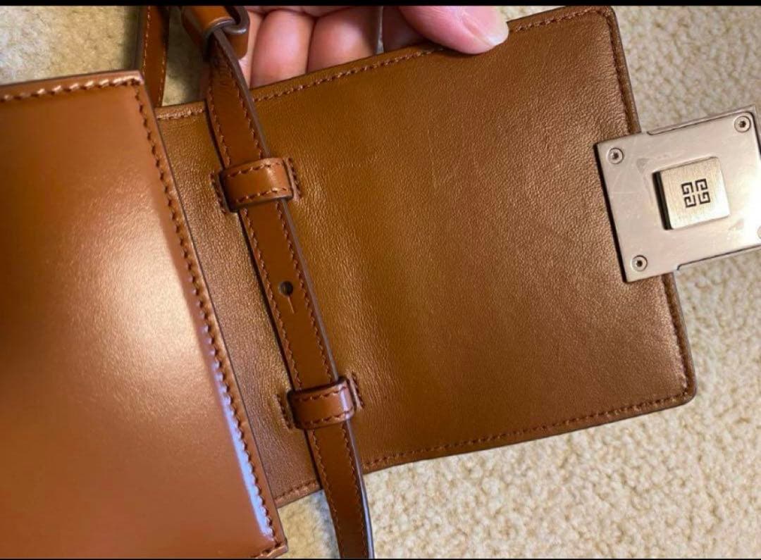 ロビン　GIVENCHY スマホショルダーバッグ ブラウン