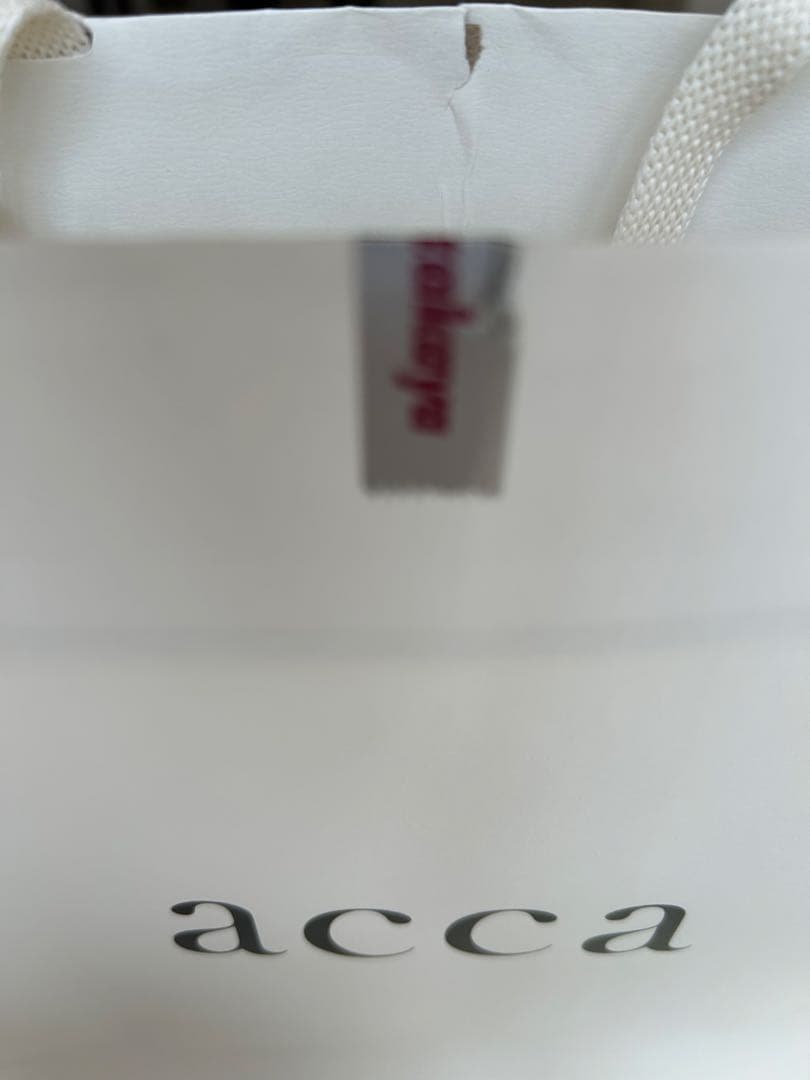 accaアッカ スワロフスキーカチューシャ黒