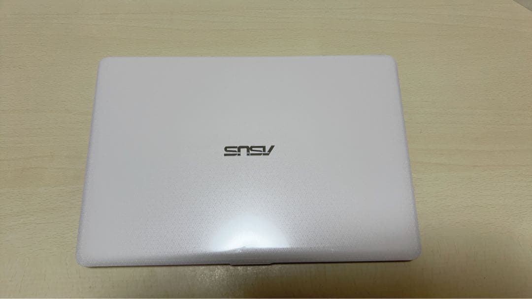 美品 ASUS エイスース ノートPC E203MA-4000W パールホワイト ノートパソコン パールホワイト E203MA-4000W [11.6型 /Windows10 Home
