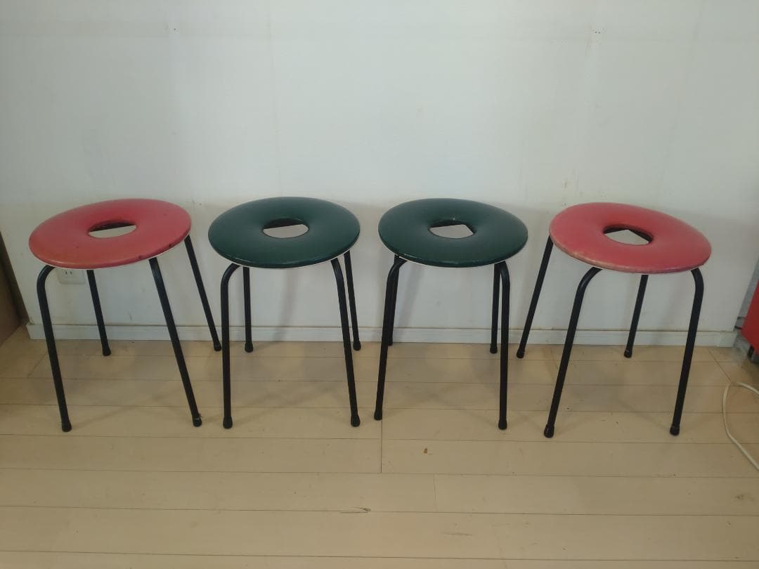 リング型スツール　赤　緑　４脚セット　昭和レトロな古椅子