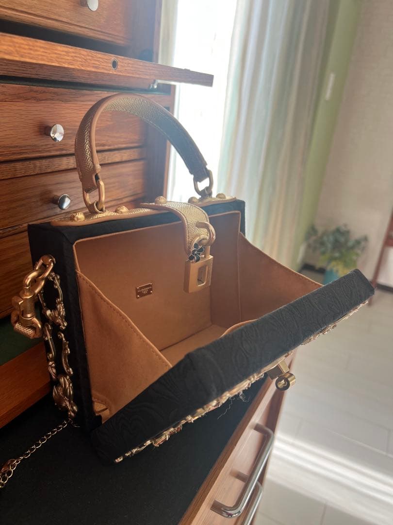 ドルチェ&ガーバーナ　装飾的な黒いパーティーバッグ