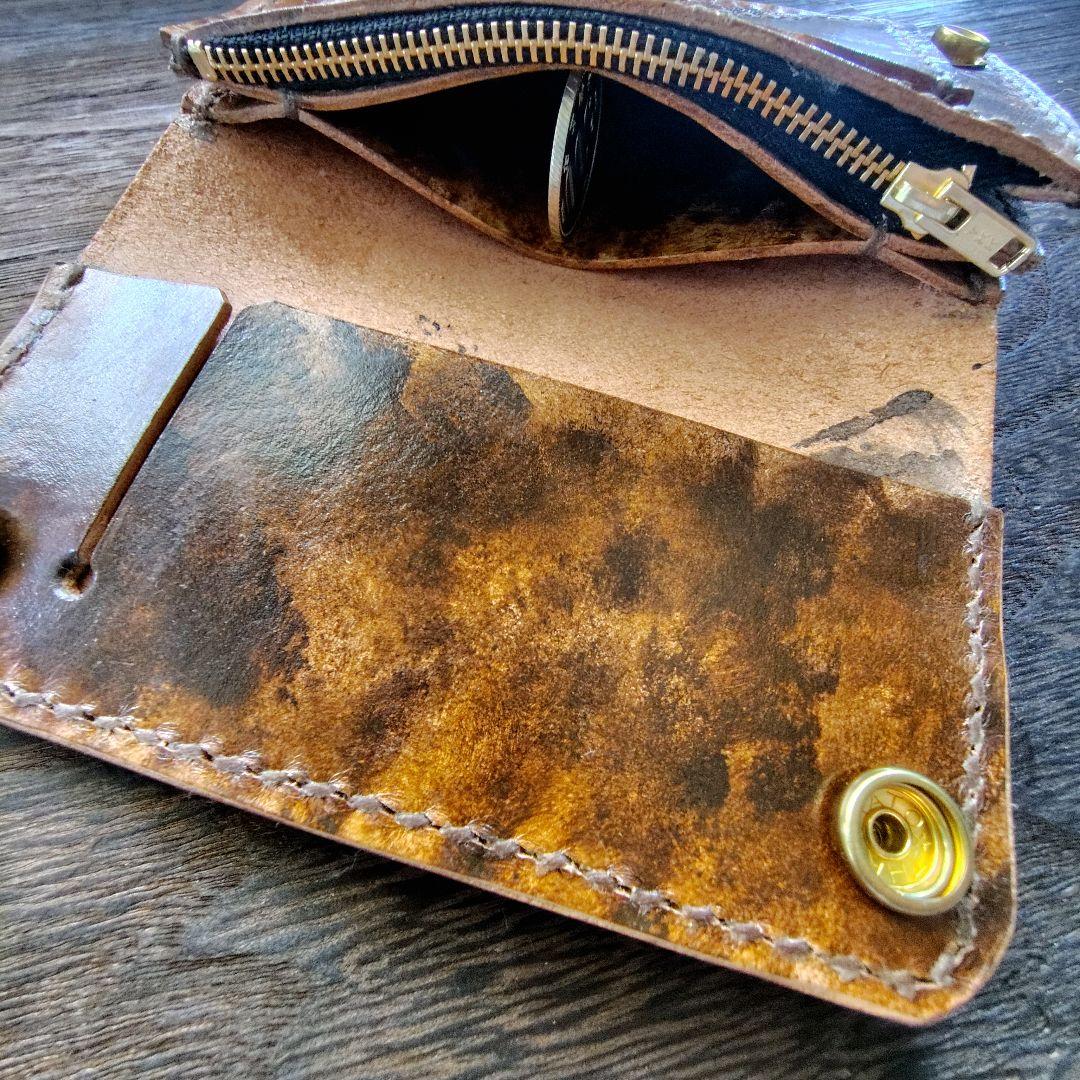 ミドルサイズ トラッカーウォレット 黒×ムラ茶 バラのカービング