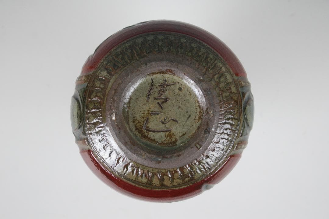 壺屋焼　小橋川清正　赤絵魚文三角花瓶