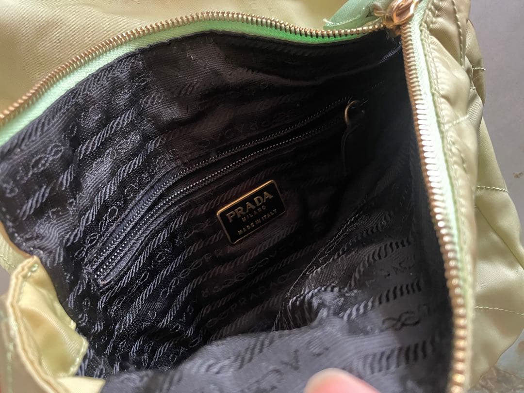 PRADA キルティング ショルダー チェーンバッグ