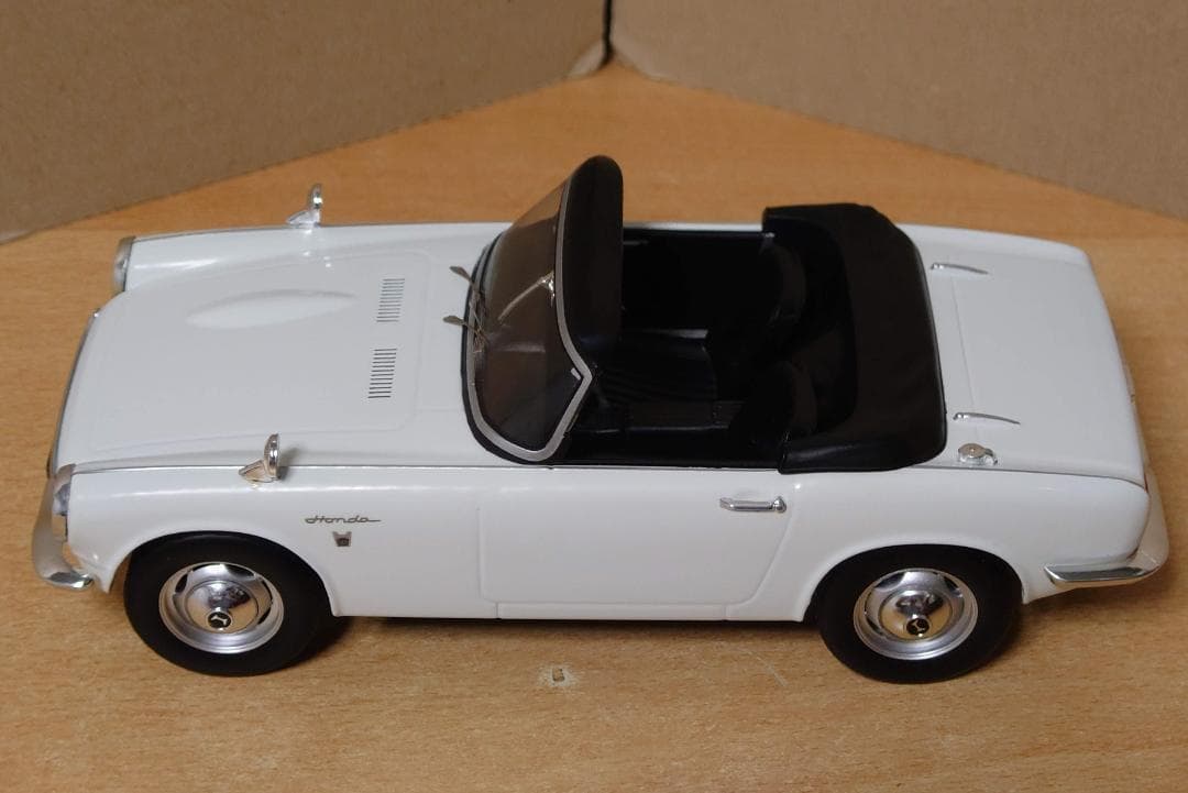 1/18 ホンダS800 ホワイト コンバーチブル ダイキャスト製ミニカー