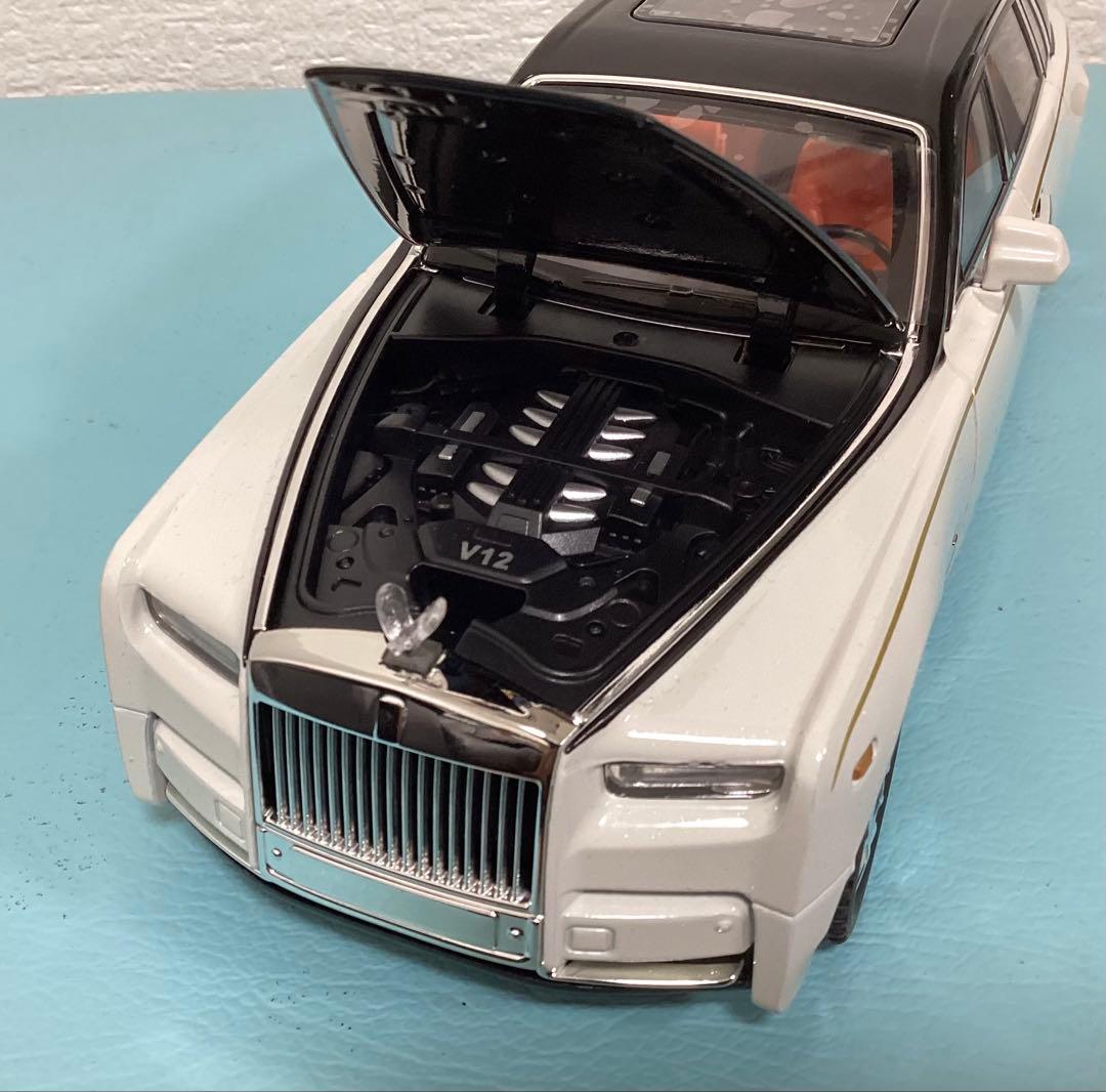 ロールスロイス ファントム ホワイト/ブラック 1/18 電池付
