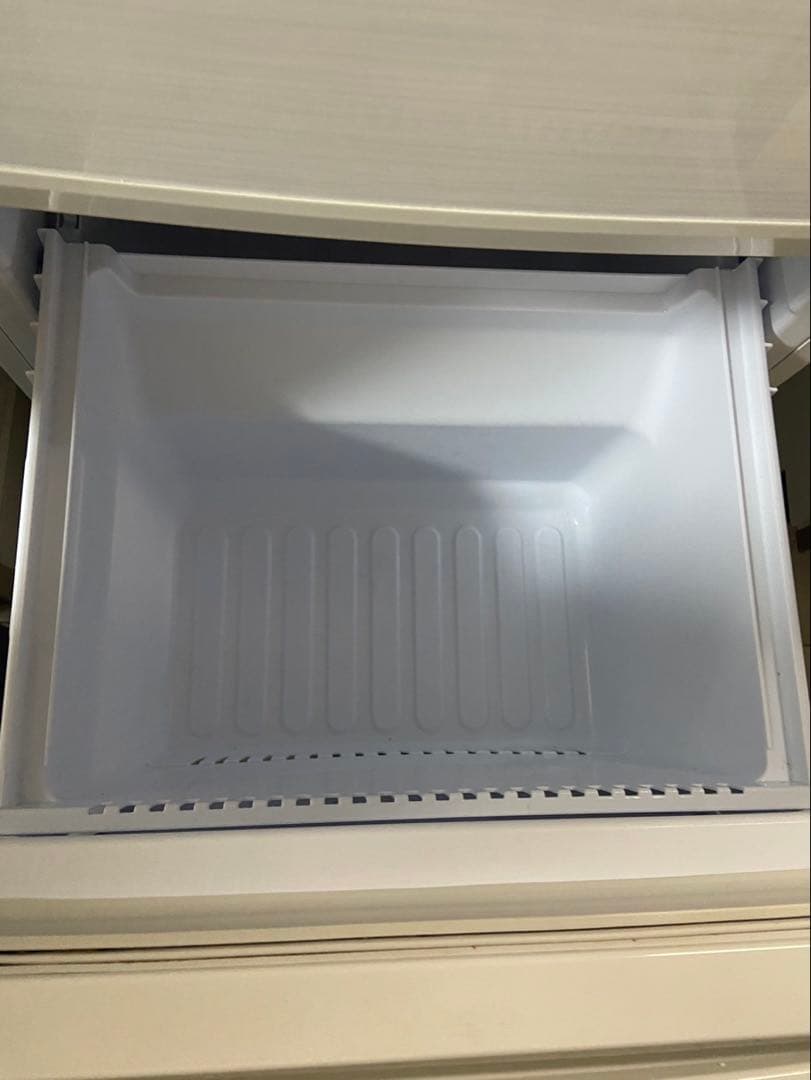 SHARP 冷蔵庫　2019年製　 SJ-D14F-W 137L ホワイト