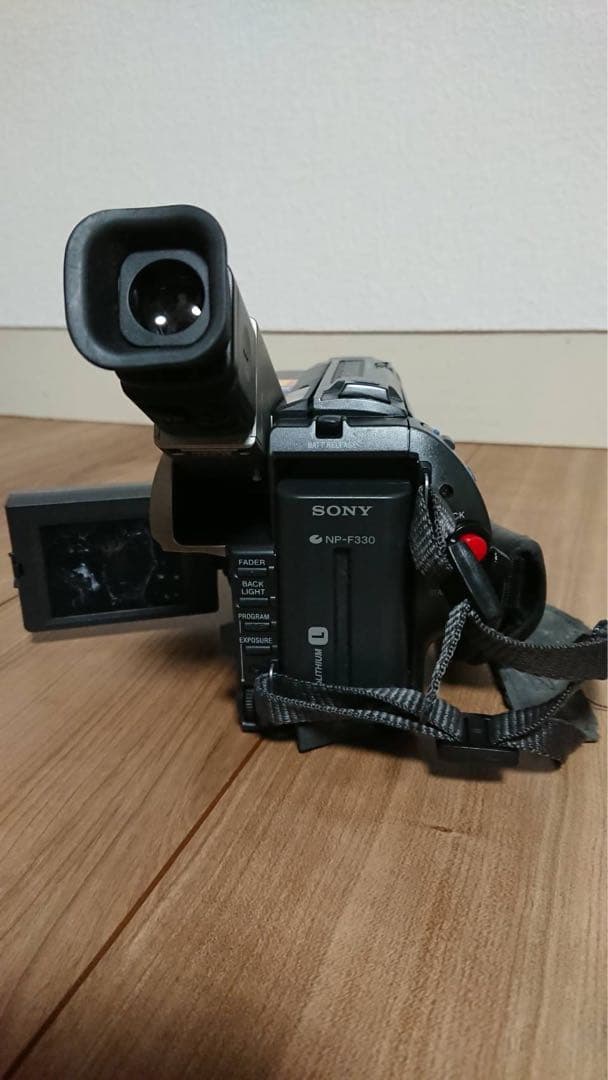 ビデオカメラ SONY Handycam CCD-TRV47
