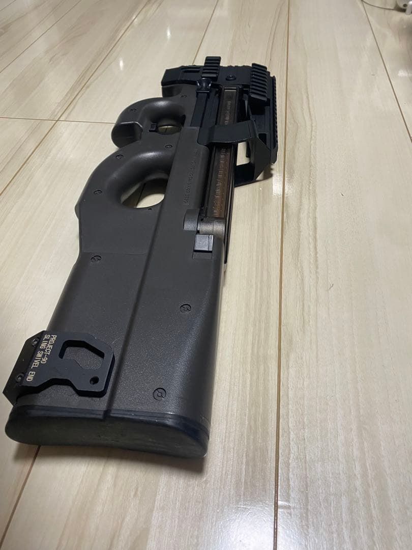 レア　東京マルイ　p90 ストライレイルシステム　スイベルエンド　バッテリー付き