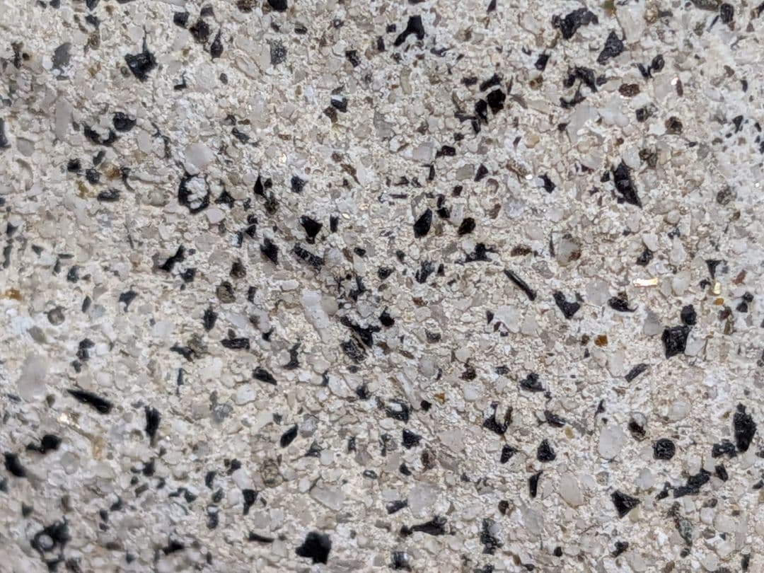 花崗岩（御影石）全長24X横幅23X高さ24センチ重量10