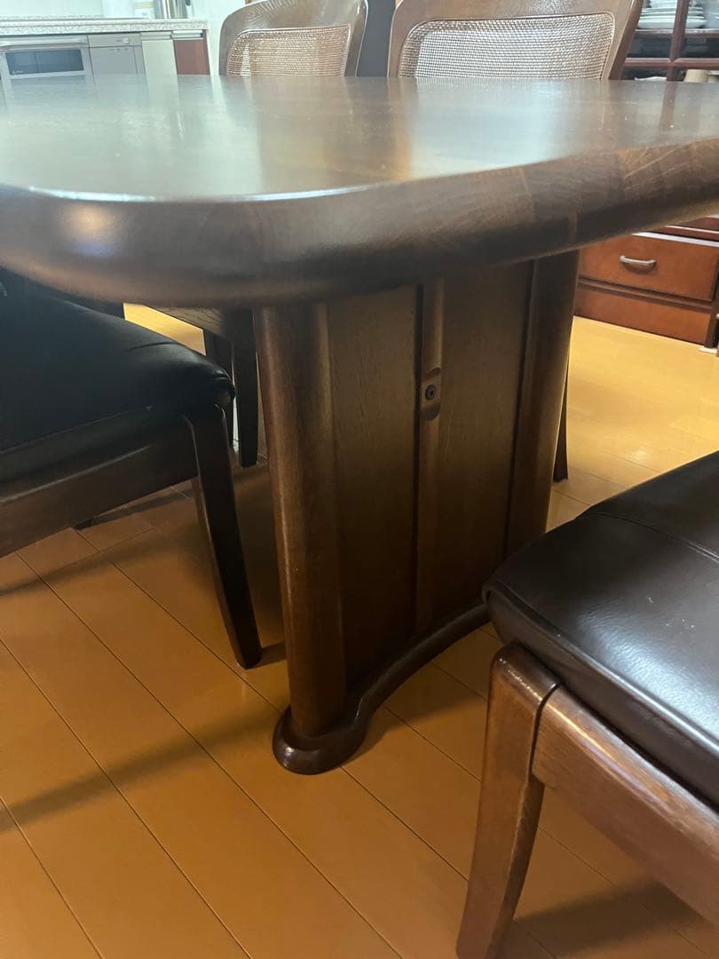 カリモク ダイニングテーブル　美品