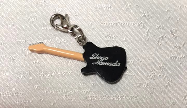 新品】浜田省吾キーホルダー＋チャーム2つ - メルカリ