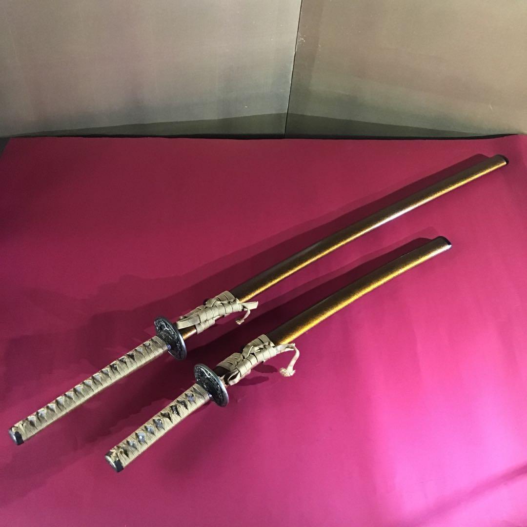 高級　居合刀大小　雲龍紋鍔　金微塵塗鞘　刀は合金です。