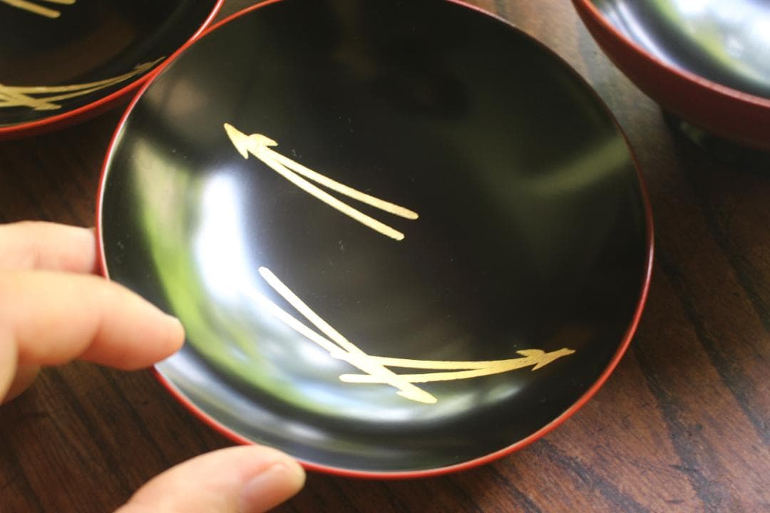 時代逸品！極上糸目朱漆に優美な松葉蒔絵の映えるお椀2点（検輪島塗蒔絵椀雑煮椀