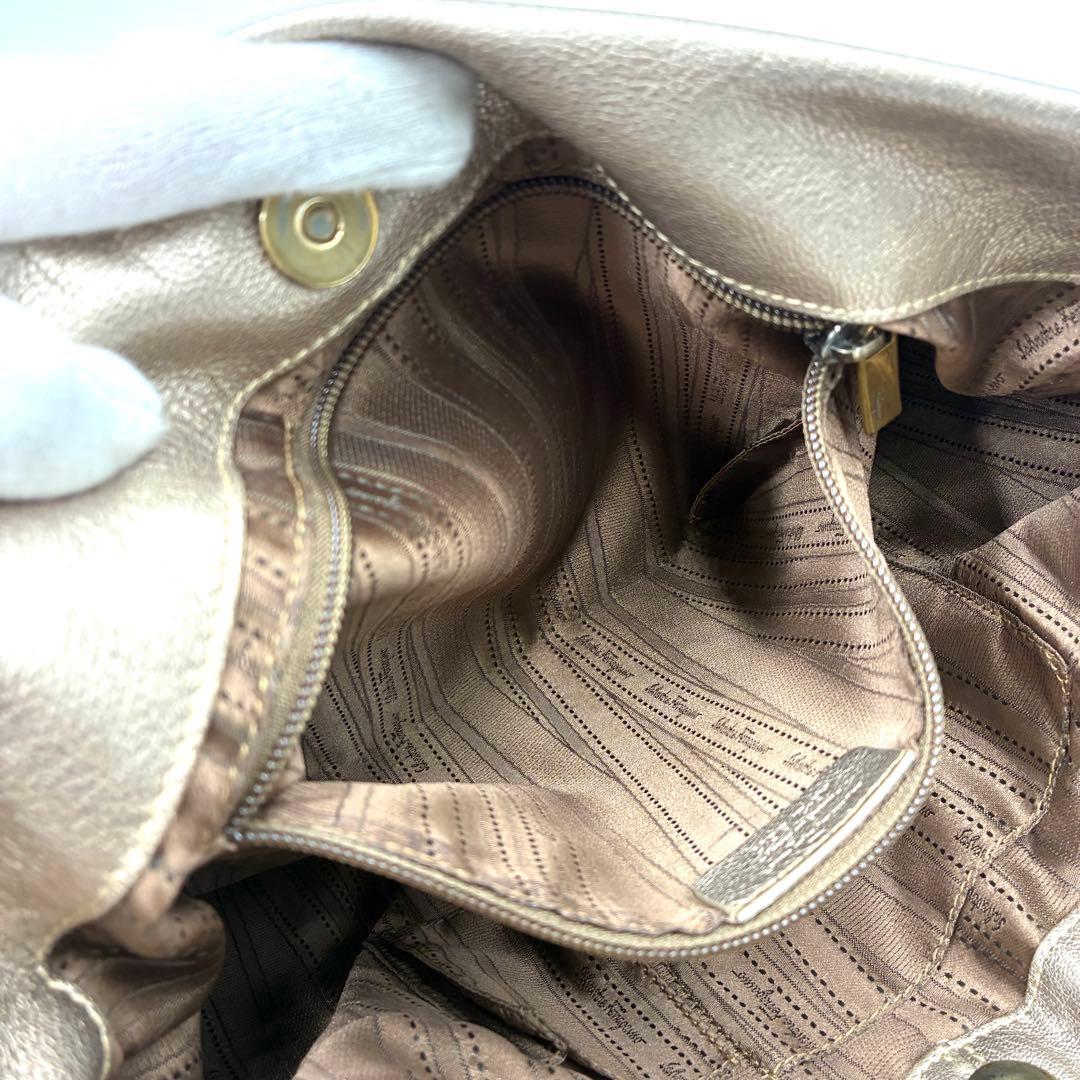 極美品 フェラガモ 2way ヴァラ ショルダーバッグ レザー ゴールド系