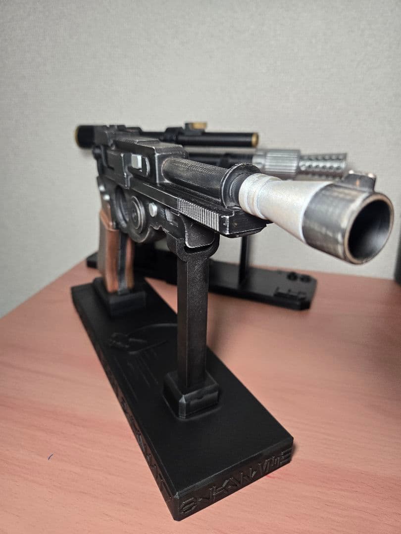 STAR WARS　マンダロリアン　ブラスター　IB-94　レプリカ　台座付き