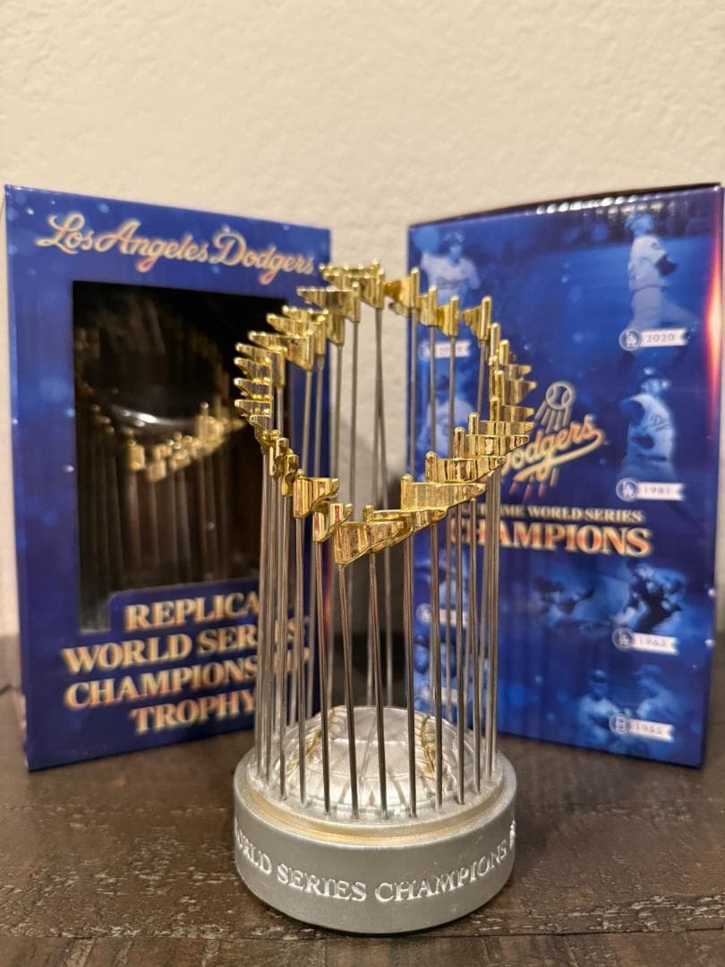 【非売品・限定品】LA Dodgers2024ワールドシリーズレプリカトロフィー Los Angeles Dodgers 2024 World Series Champions Authentic Dirt