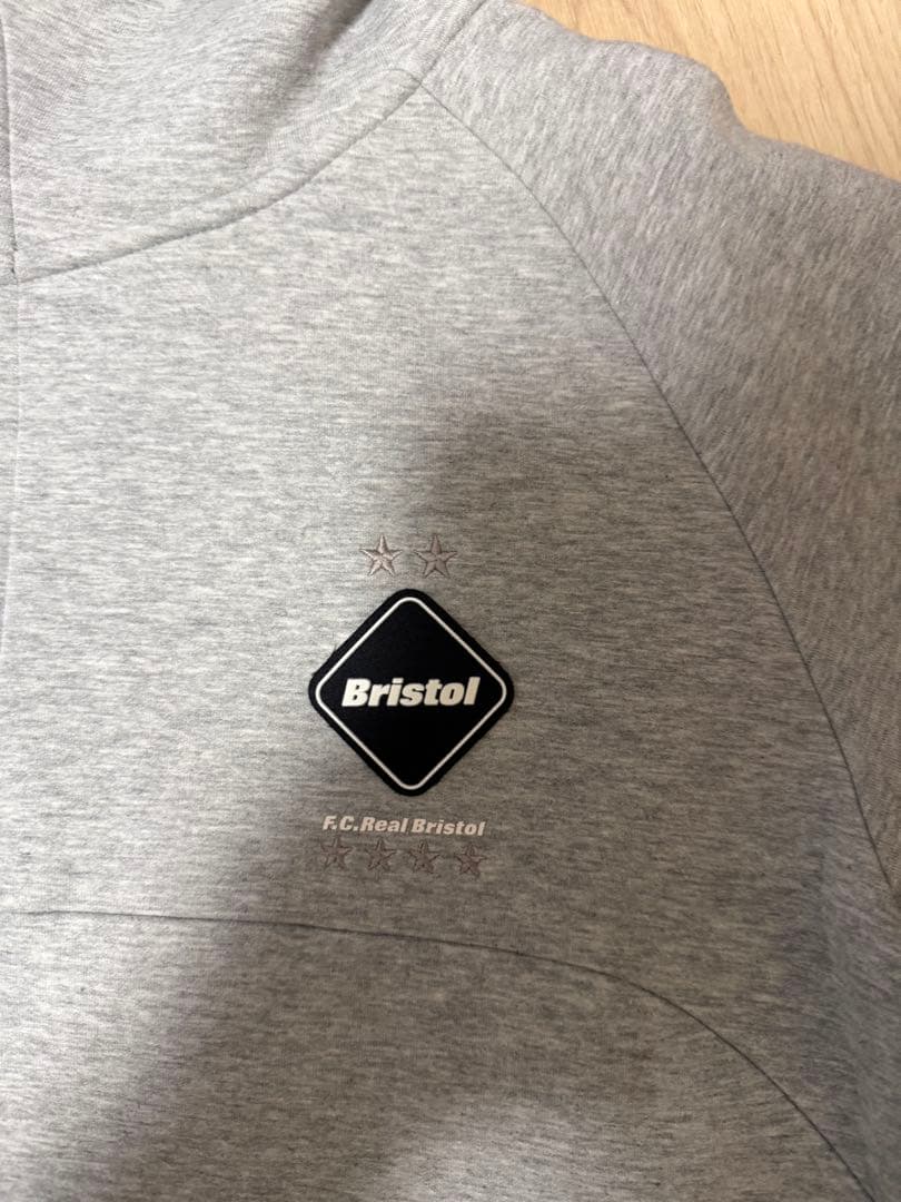 F.C.Real Bristol グレー パーカー　新品同様