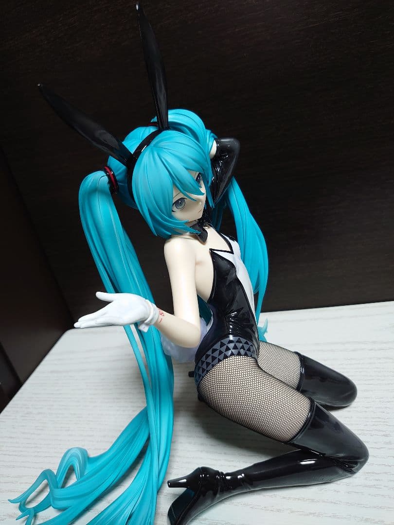 初音ミクバニーVer. Art by 三目YYB 1/4Scale Figure