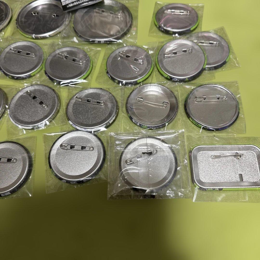 ツイステ　ツイステッドワンダーランド　リリア・ヴァンルージュ　缶バッジ等まとめ