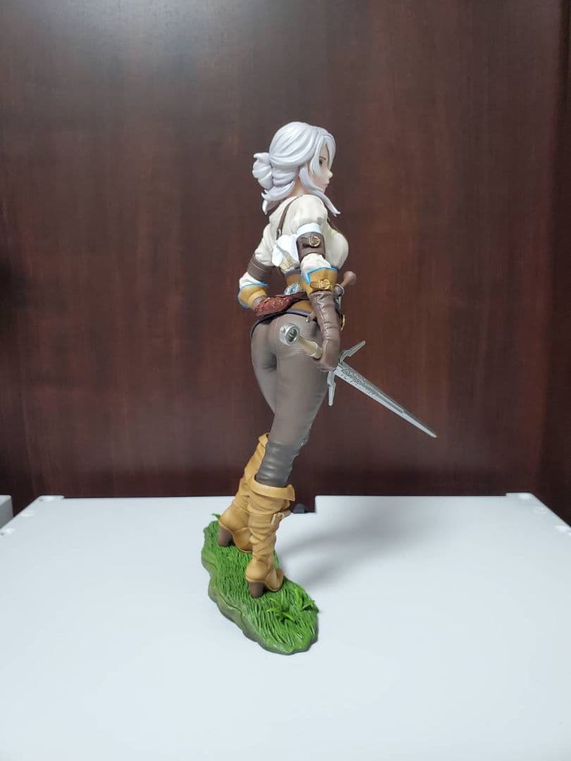 ウィッチャー　シリ　フィギュア