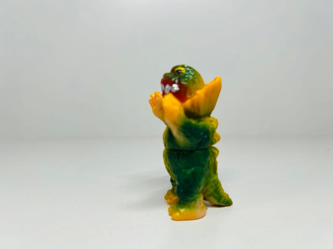 d*9様 ぶたのはな じゃんけんバトル ジラース　怪獣　ウルトラマン　ソフビ ミ