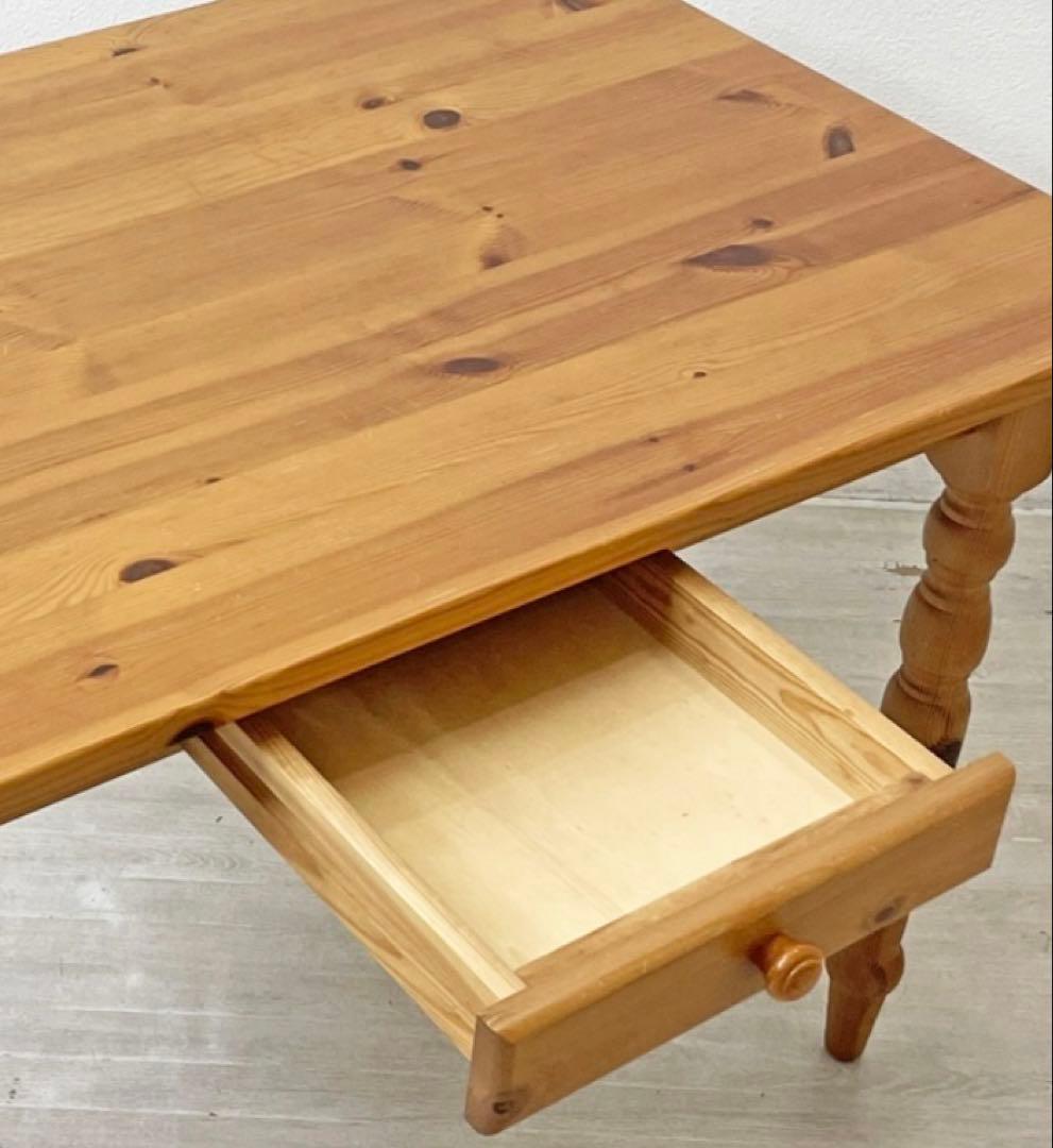 ダイニングテーブル　パイン 無垢材