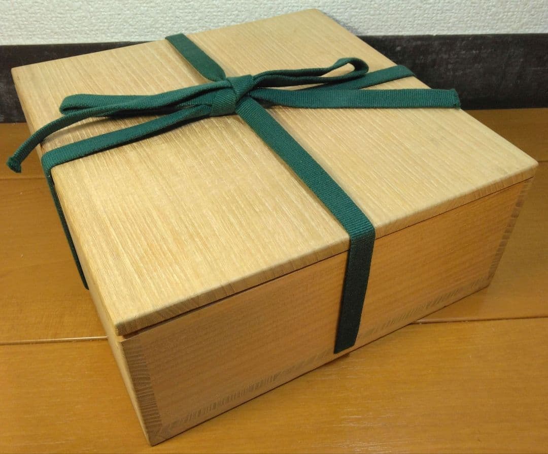 人間国宝 金城次郎 魚紋皿 栞 共箱 美品 壺屋焼 壷屋焼 やちむん魚2匹井桁2