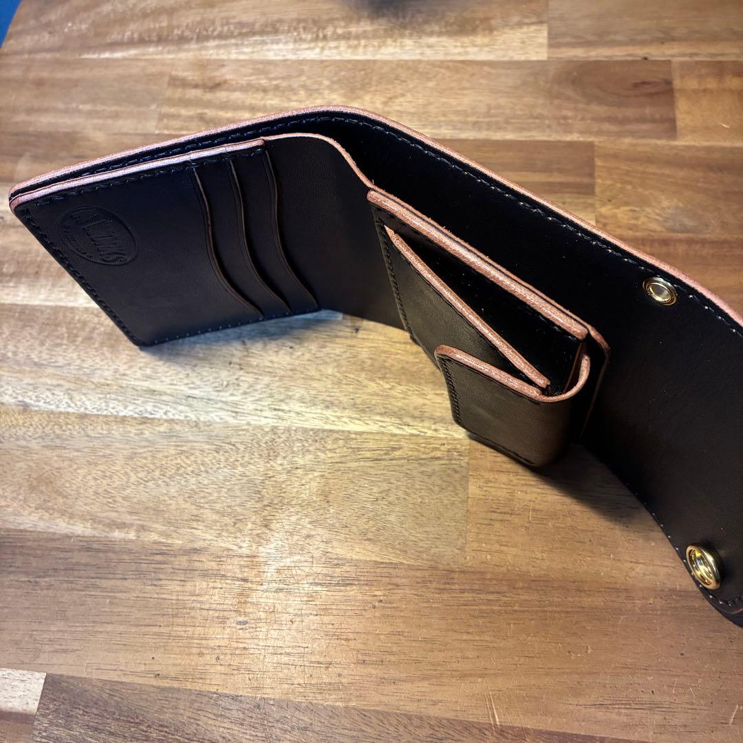 ショートトラッカーウォレット　栃木レザー　丘染めブラック　真鍮　茶芯