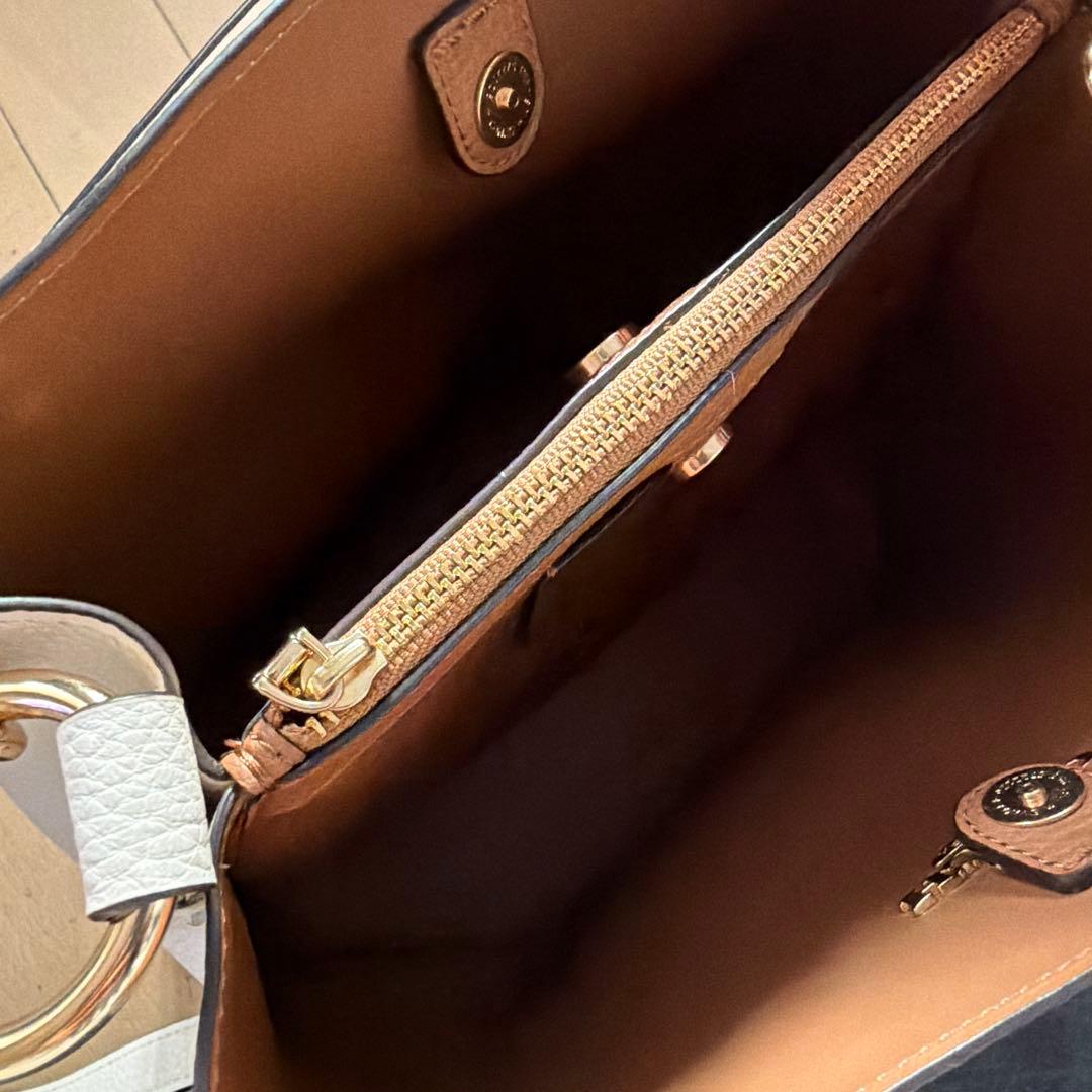 COACH ホワイトレザー ショルダーバッグ　タウン バケット 2way