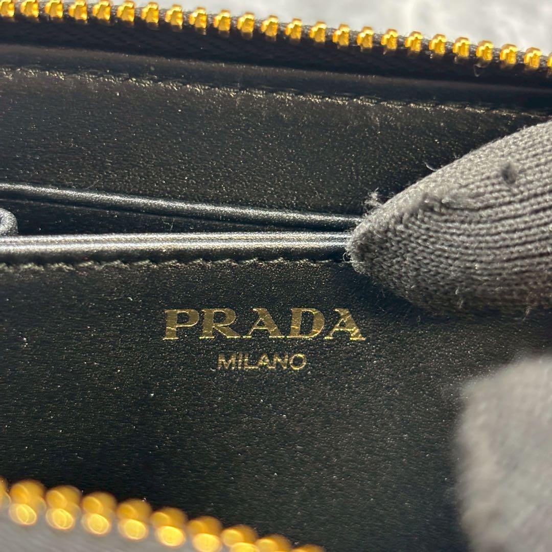 たけやま ✨プラダ　三角ロゴ　ケース