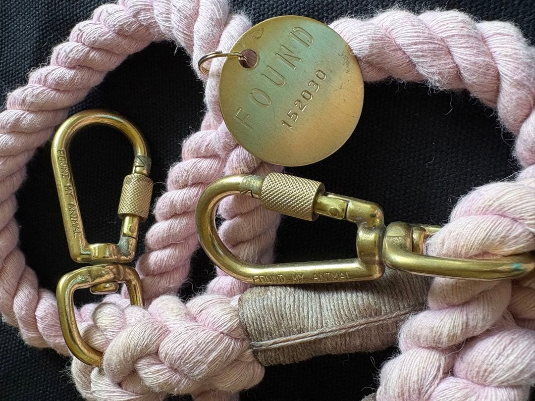 ペット用キャリーバッグ 黒 ピンクロープブランドFound My Animal