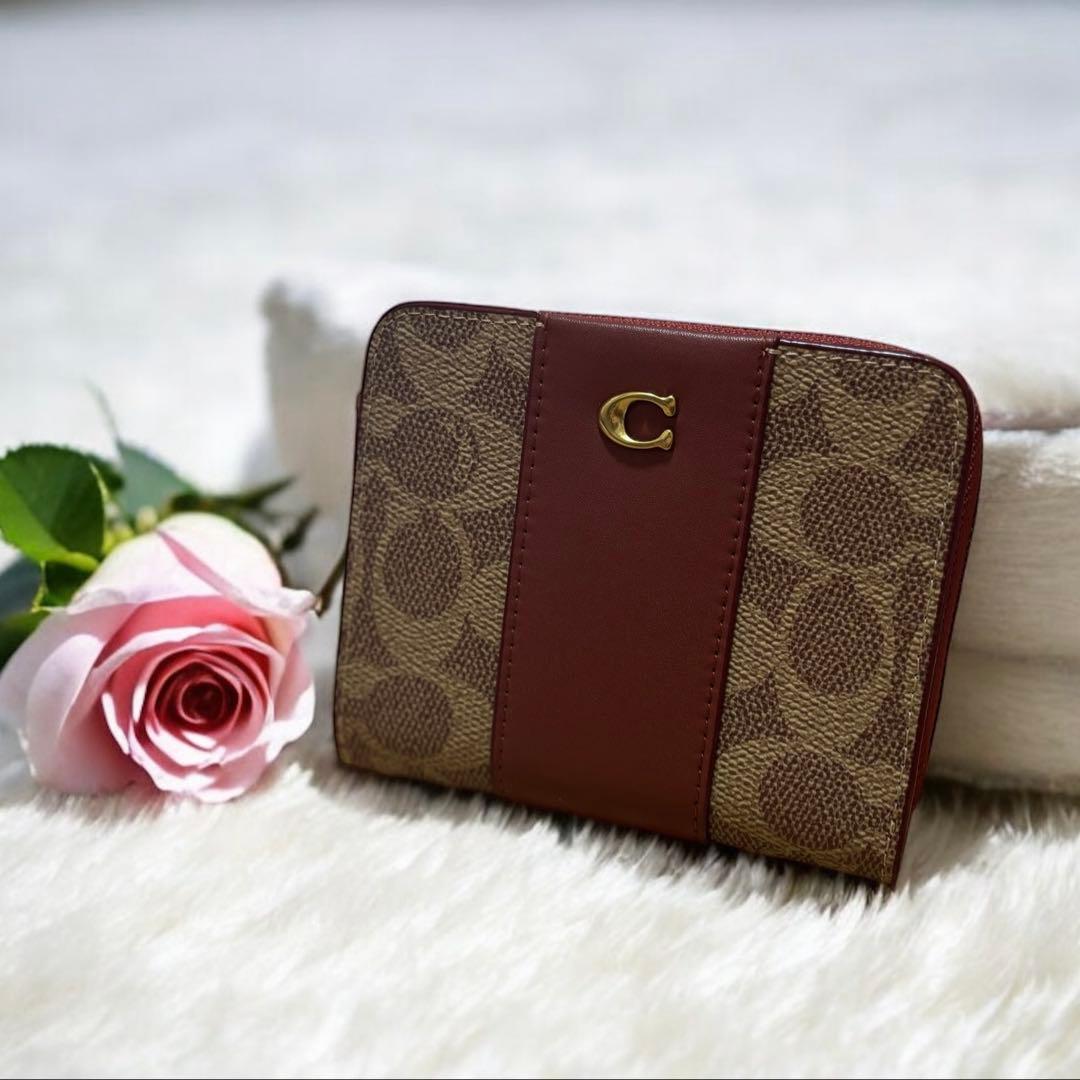 【新品】COACH ✨二つ折り財布✨ビルフォード新ピン