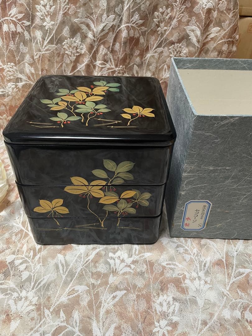会津塗 三段重箱 天然木 うるし塗 草花蒔絵 黒塗り 漆器 正月 おせち 共箱付