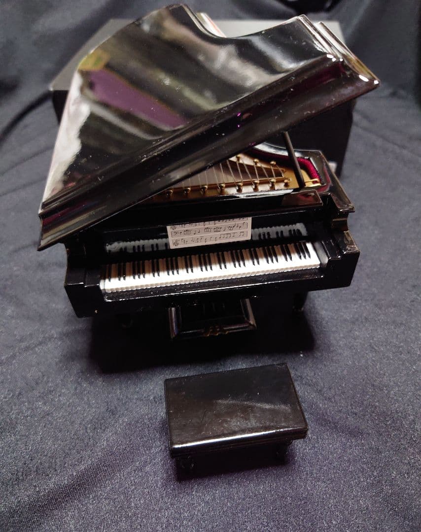 高級ミニチュアグランドピアノとミニチュアサックスセット（新品）ケース付き