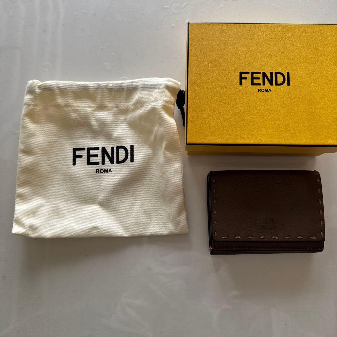 FENDI ブラウン 三つ折り財布 - メルカリ