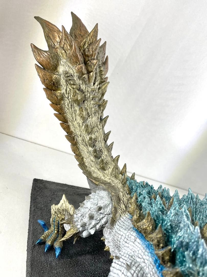 モンスターハンター 極み吼えるジンオウガ フィギュア