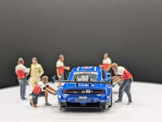 1/64MINI GT Nissan Z GT500＆フィギュアのジオラマ