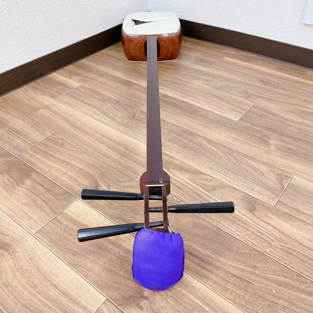 三味線 細棹 金ホゾ トチ紅木 2本溝 綾杉胴 犬皮 東