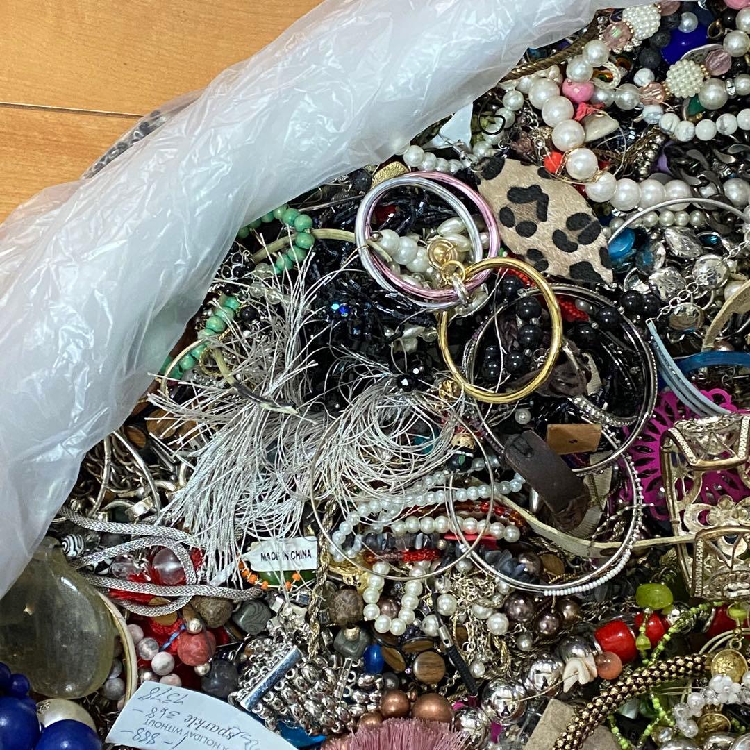 大量まとめ売り　ジャンク　未選別　アクセサリー色々①　約13.0㎏　ネックレス他