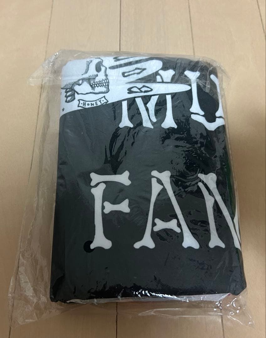 新品!! The BONEZ × Cloveru × POLeR ビーチタオル