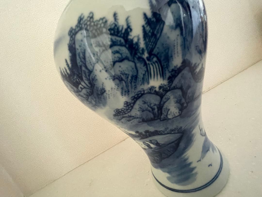 青白磁の風景画陶器壺